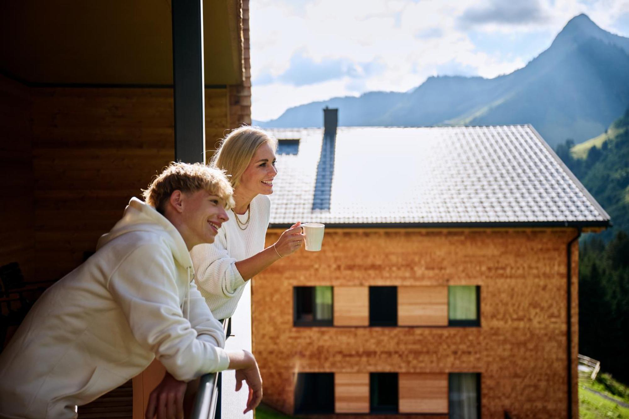 Alpenstolz Damuels Haus 2 - Stilvoll Urlauben In Den Bergen Apartment Exterior photo